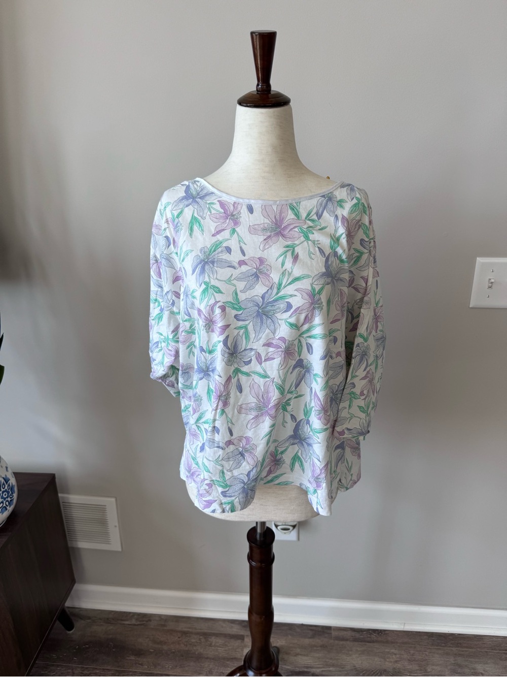 Vintage! Victoria’s Secret Gold Label Lightweight Floral Boatneck Pajama Top